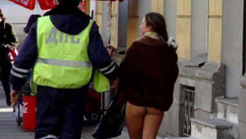 Dumnezeule, ce-a fost în capul lor!? Femeile astea au vrut să fie amuzante, însă au EȘUAT MAGISTRAL! Cele mai PENIBILE imagini DINTOTDEAUNA