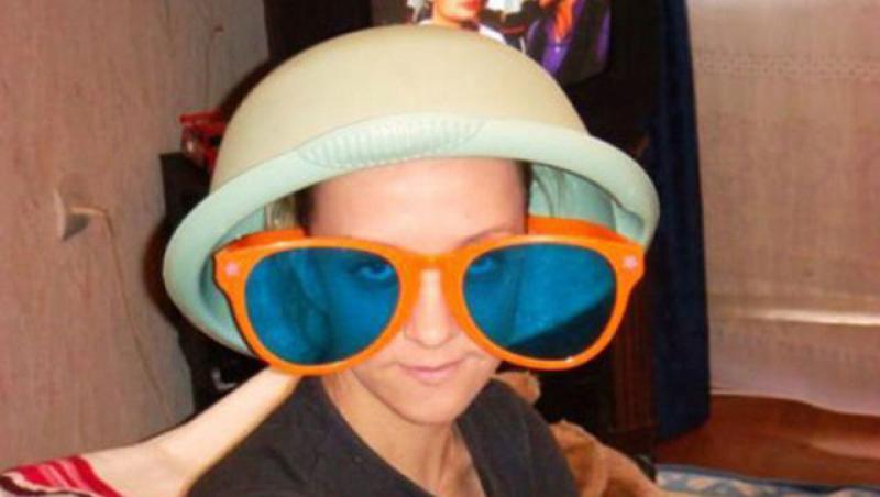 Dumnezeule, ce-a fost în capul lor!? Femeile astea au vrut să fie amuzante, însă au EȘUAT MAGISTRAL! Cele mai PENIBILE imagini DINTOTDEAUNA