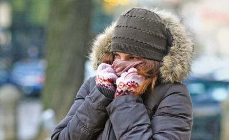 Cum să te aperi de frigul teribil de afară! Sfaturi practice pentru prevenirea problemelor medicale