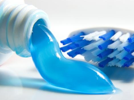 Idei simple, cu rezultate spectaculoase! Tu ştiai cum poţi să foloseşti pasta de dinţi în gospodărie? Iată cele mai bune trucuri!