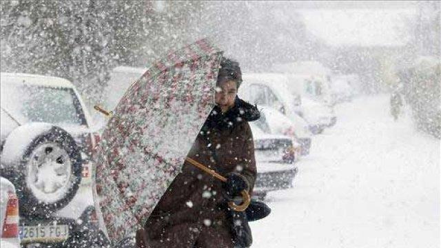 VINE IARNA! Cod portocaliu de zăpadă, intensificări de v&acirc;nt, polei