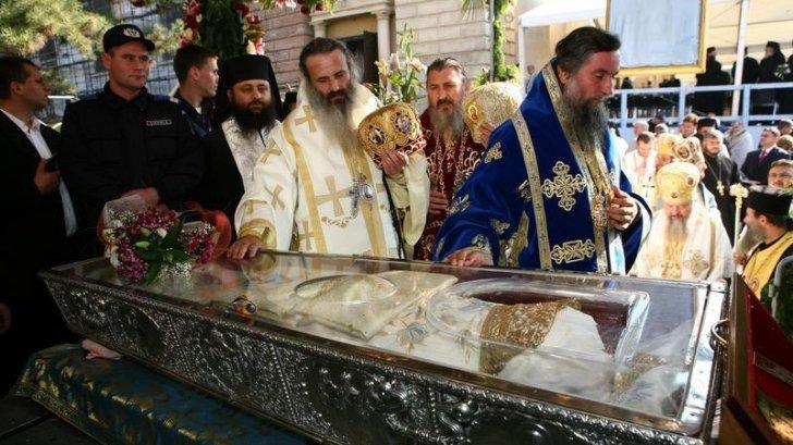 Tradiţii şi obiceiuri de Sf&acirc;nta Parascheva: Ce NU E BINE să faci pe 14 octombrie dacă vrei să &icirc;ţi meargă bine