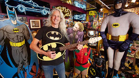 Cea mai mare colecţie de suveniruri cu Batman: A adunat 2 501 de astfel de obiecte &icirc;ncă de la v&acirc;rsta de cinci ani