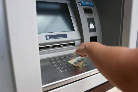 Românii care au depozite în bancă vor avea parte de o surpriză! Ce se întâmplă în 2016