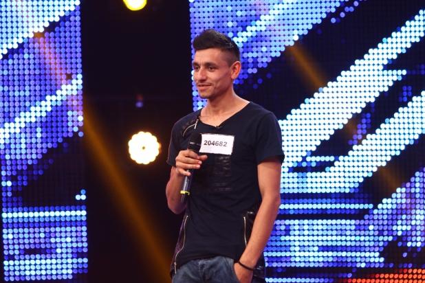Alexandru Moise - regele manelelor de la X Factor: "Acasă" vs. "Şi îngerii au demonii lor"! Care e cea mai tare?