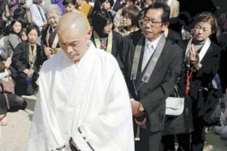 N-a m&acirc;ncat, n-a băut și n-a dormit NOUĂ ZILE. Un călugăr japonez a șocat o lume-ntreagă!