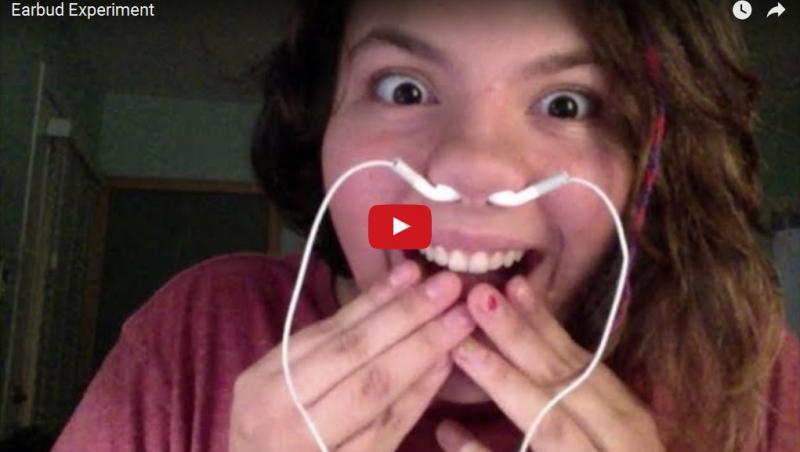 VIDEO: Şi-a înfipt în nas o pereche de căşti şi a pornit muzica! Ce s-a întâmplat apoi