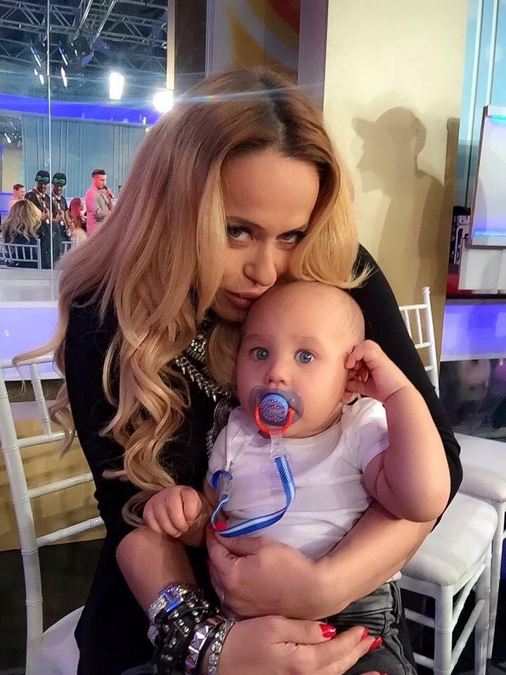 Anda Adam i-a cumpărat fetiței sale un "OZN"! Cum arată căruciorul ales de artistă