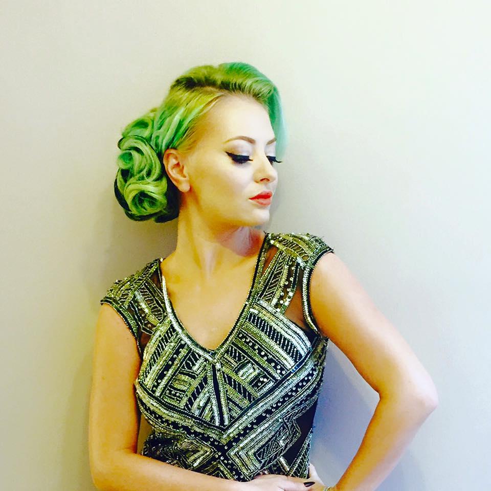 Delia şochează din nou! &Icirc;mbrăcată &icirc;n păpuşă Barbie, jurata X Factor este de nerecunoscut