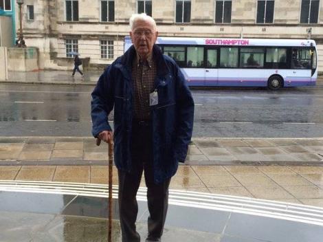Un pensionar de 95 de ani a sunat la radio fiindcă se simțea prea singur! Ce s-a întâmplat după i-a dat din nou speranță!
