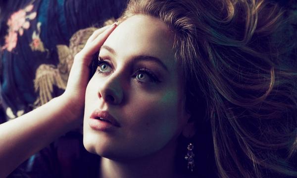 După trei ani de pauză, Adele revine cu o nouă piesă! "Hello" este prima melodie de pe albumul "25"!
