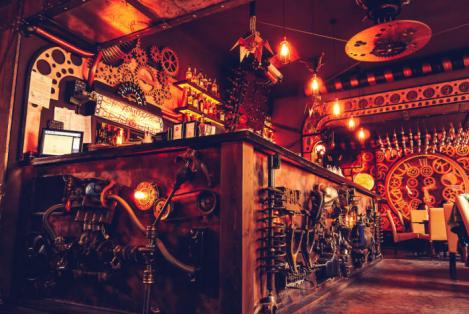 Premieră mondială în România! S-a deschis primul bar kinetic steampunk!