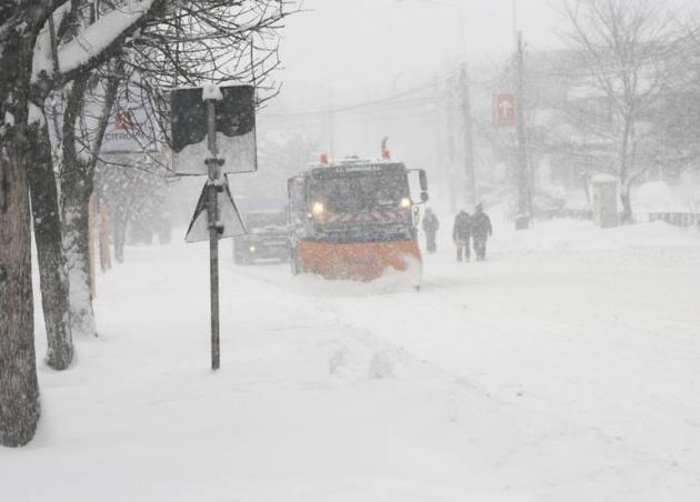Meteorologii au ANUNŢAT URGIA! Va ninge &icirc;n CUR&Acirc;ND. Drumarii, &icirc;n alertă