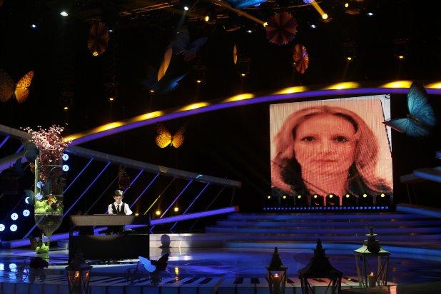 Fabiani, puștiul care a c&acirc;ntat la "Next Star" &icirc;n memoria mamei sale, moartă &icirc;ntr-un accident rutier, a c&acirc;știgat "Oscarul" la un concurs de pian din Franța