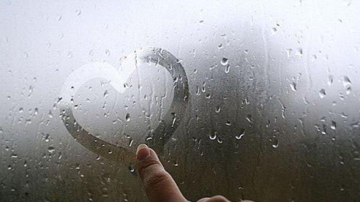 Ușor și rapid! Cum faci pentru ca oglinda de la baie să nu se mai aburească atunci c&acirc;nd faci duș