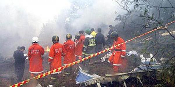 Un avion de pasageri a luat foc pe un aeroport din SUA. Mai multe persoane au fost rănite
