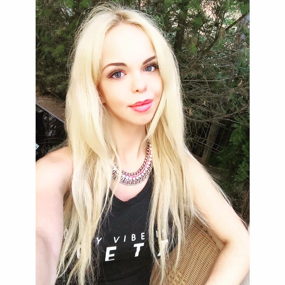 Barbie de Rom&acirc;nia a ajuns celebră chiar şi peste hotare! Iată reacţia blondei de la X Factor c&acirc;nd a aflat asta