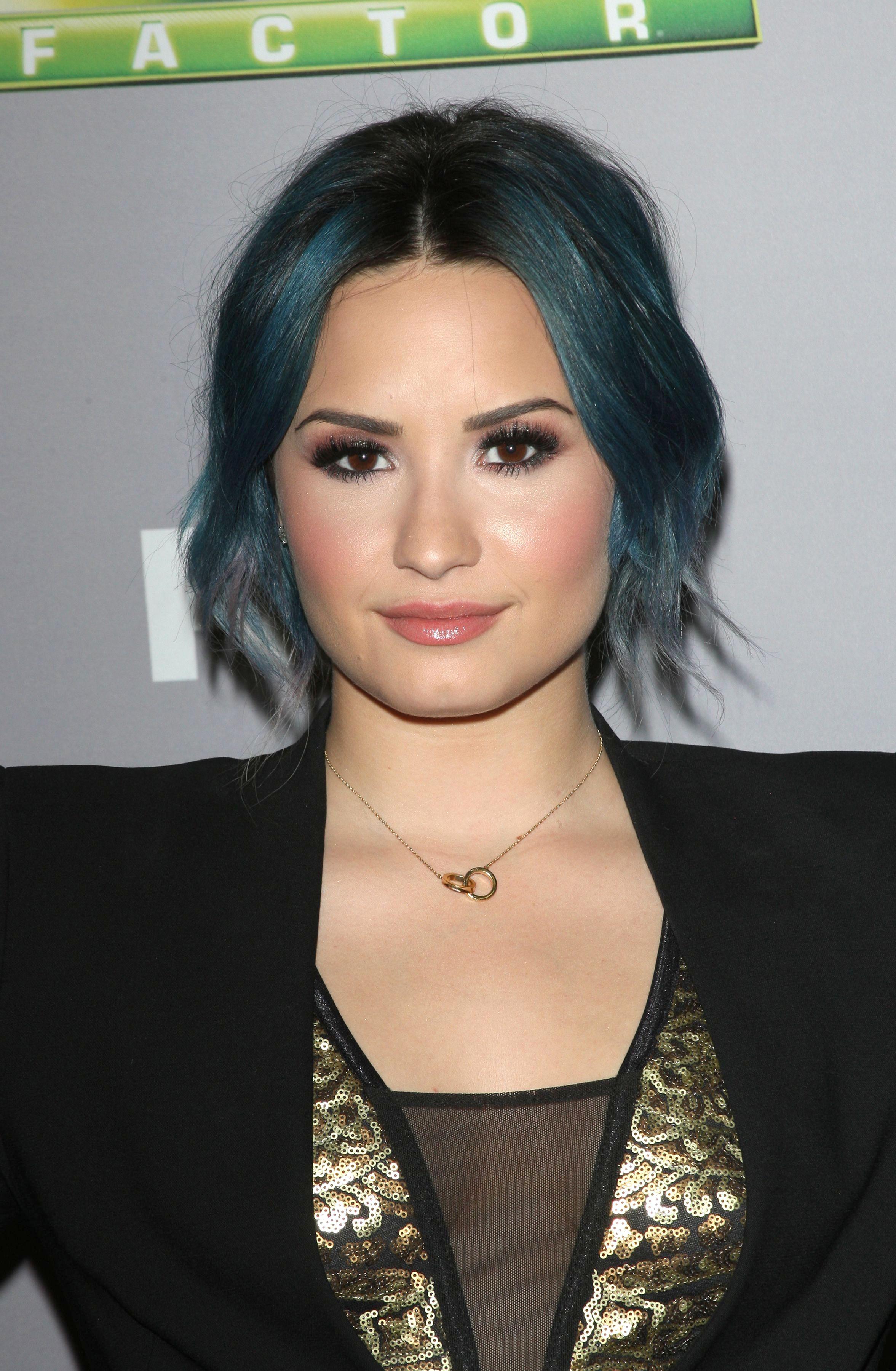 Demi Lovato a renunţat complet la haine şi a pozat NUD! Fără machiaj, fără Photoshop, fără retuşuri