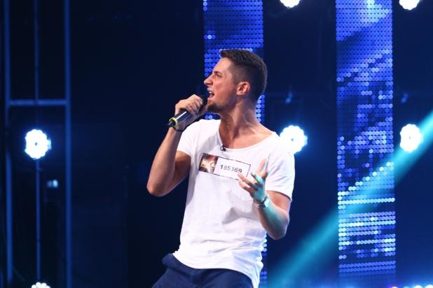 Mama l-a adus prima dată la X Factor, iar acum îl veghează din Ceruri! Andrei Ciobanu a trecut peste durere şi a ridicat sala în picioare