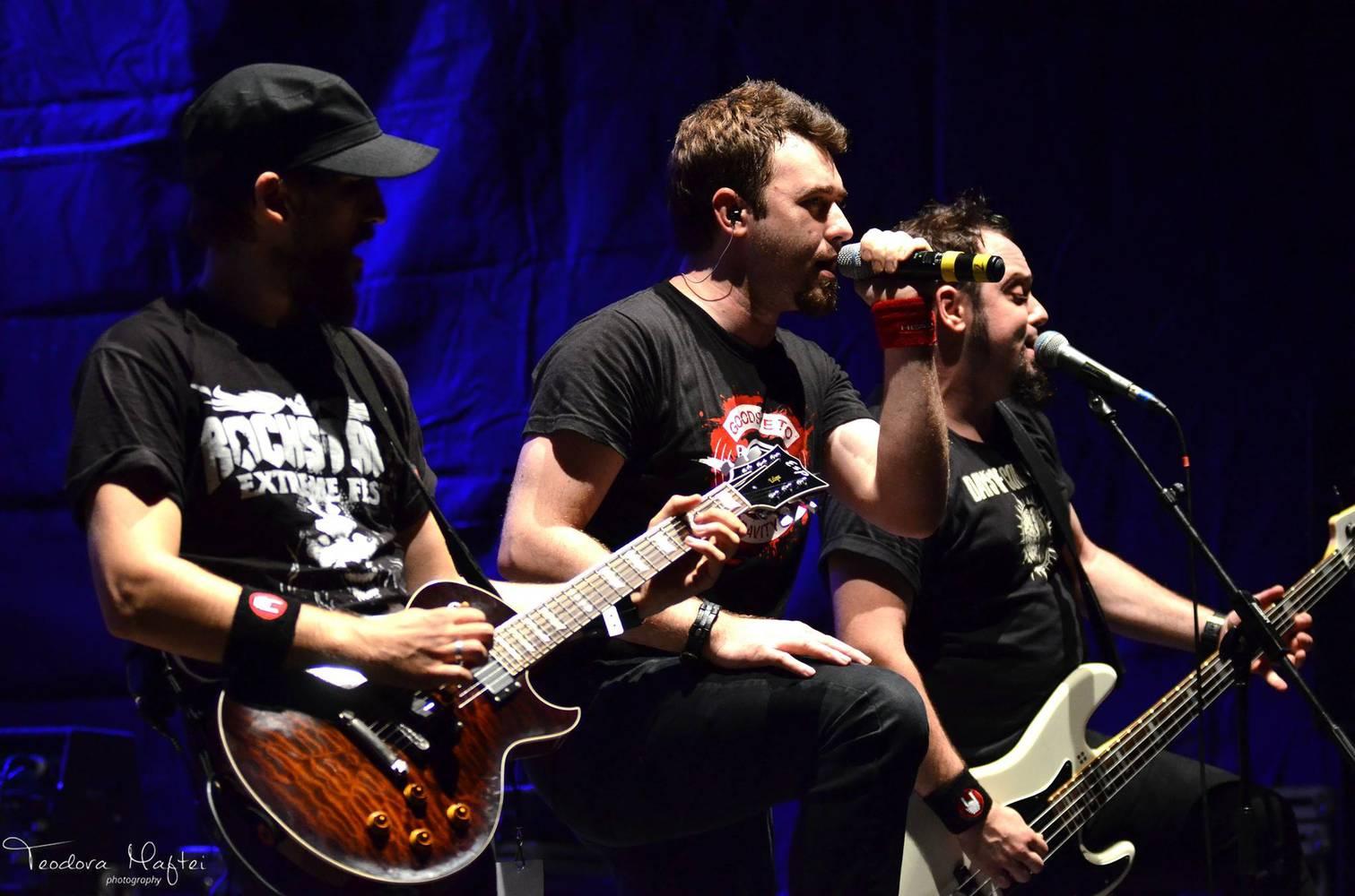 ALEX PASCU, liderul trupei, este fiul marii scrimere ANA PASCU, fostul președinte al FRS