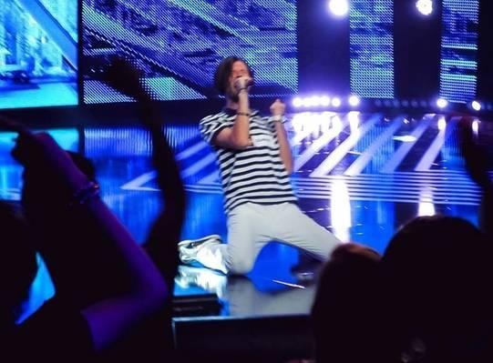 Un t&acirc;năr, fost concurent la X Factor, a povestit de pe patul de spital ce s-a &icirc;nt&acirc;mplat &icirc;n club Colectiv