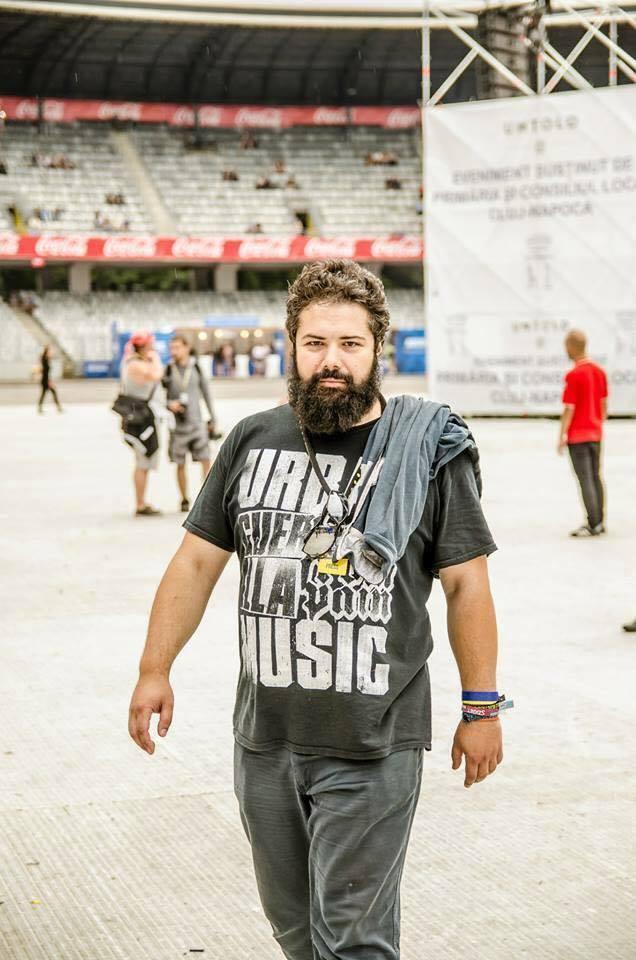 BUCUREȘTI, OAMENI BUNI, haideți să-l găsim pe eroul CLAUDIU PETRE!!! Dați mesaje, telefoane, orice! UNDE EȘTI, CLAUDIU?