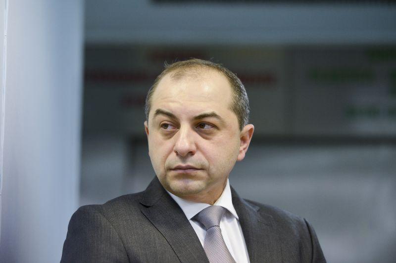 Medicul Cătălin C&icirc;rstoiu, de la Spitalul Universitar, despre starea pacienților:"Zece pacienţi sunt &icirc;n stare gravă la Terapie Intensivă. Alți trei vor pleca duminică acasă!&rdquo;