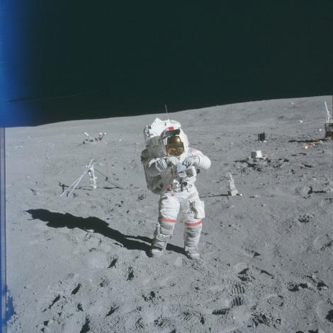 Imagini nemaivăzute: Peste 8.400 de fotografii din misiunile NASA pe Lună au fost făcute publice