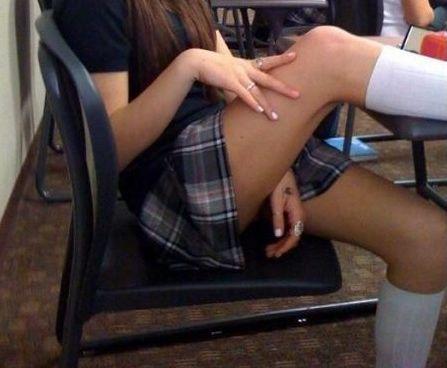 Fotografia care a REVOLTAT internetul! Cum s-a pozat o elevă de 12 ani &icirc;n prima zi de școală!