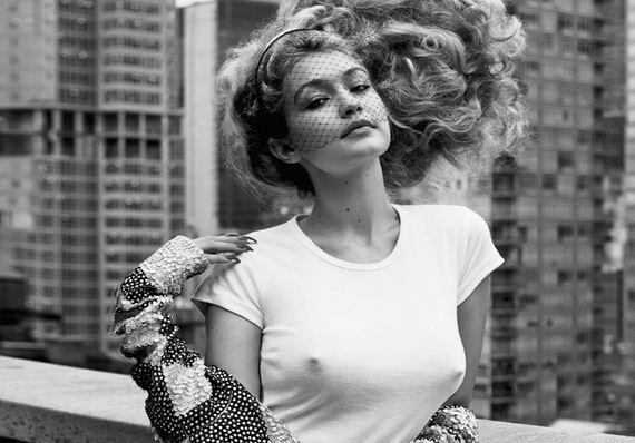 Una dintre cele mai dorite femei din lumea s-a pozat fără sutien