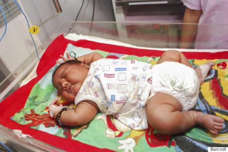 A născut cel mai mare bebeluș din țară! Cel mic are șase kilograme, dar nu vei ghici cât are mama acestuia!