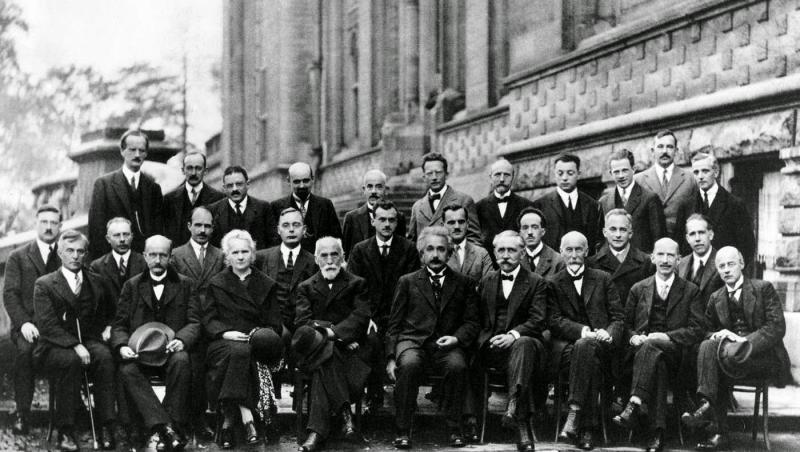 Deschide bine ochii! Aceasta este cea mai deșteaptă fotografie din istorie! Din 29 de suflete, 17 au luat Premiul Nobel!