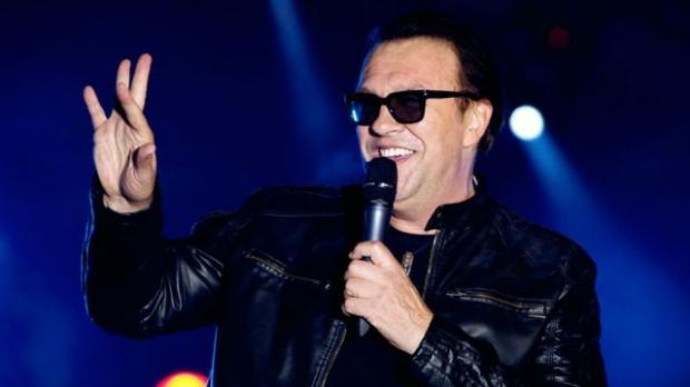 VIDEO! Fanii, &icirc;nc&acirc;ntați de revedere! Gabriel Cotabiţă, prezență surpriză la concertul trupei Vunk