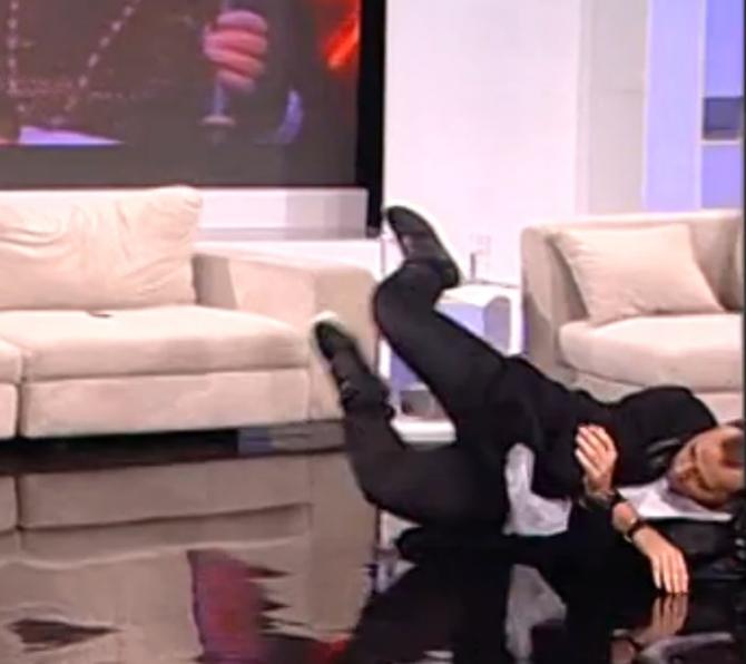 VIDEO! După ce a picat de pe scară, Mihai Morar a căzut lat, &icirc;n direct