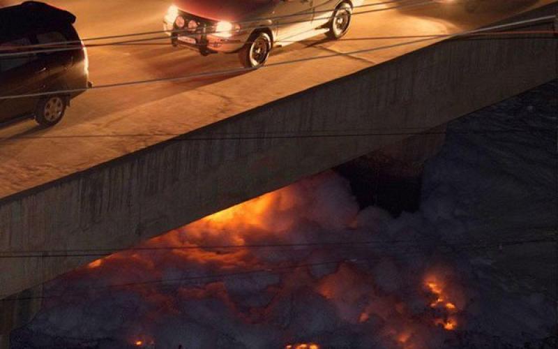 Există un lac ce ia foc la propriu! Locuitorii au crezut inițial că este ceva necurat, dar explicația este simplă!