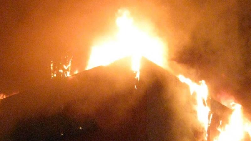 Istoria se repetă la mai puțin de 48 de ore de la tragedia din Colectiv? Incendiu într-un club din Constanţa! PERICOL DE EXPLOZIE