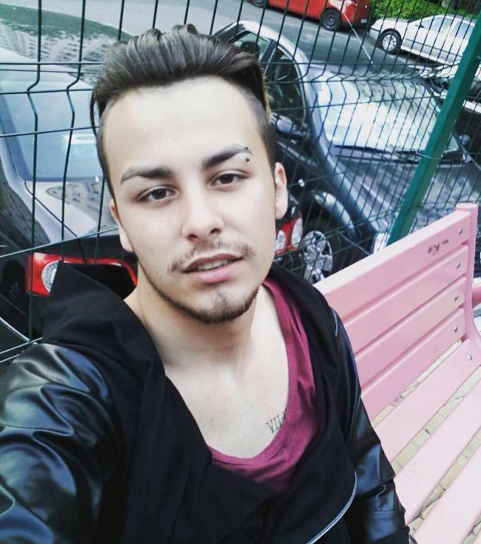 &Icirc;ţi sf&acirc;şie inima! Vlăduţ, unul dintre tinerii răniţi &icirc;n incendiul din Colectiv, s-a stins chiar de ziua lui