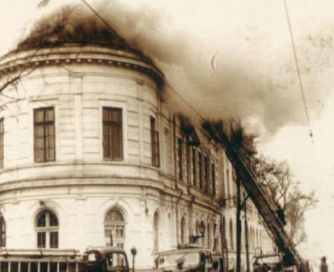 Cel mai mare incendiu dinainte de Colectiv. CONSTANTIN TĂNASE: ”Nu vă alarmați, fraților, stingem noi focul!” 1.500 de oameni erau acolo