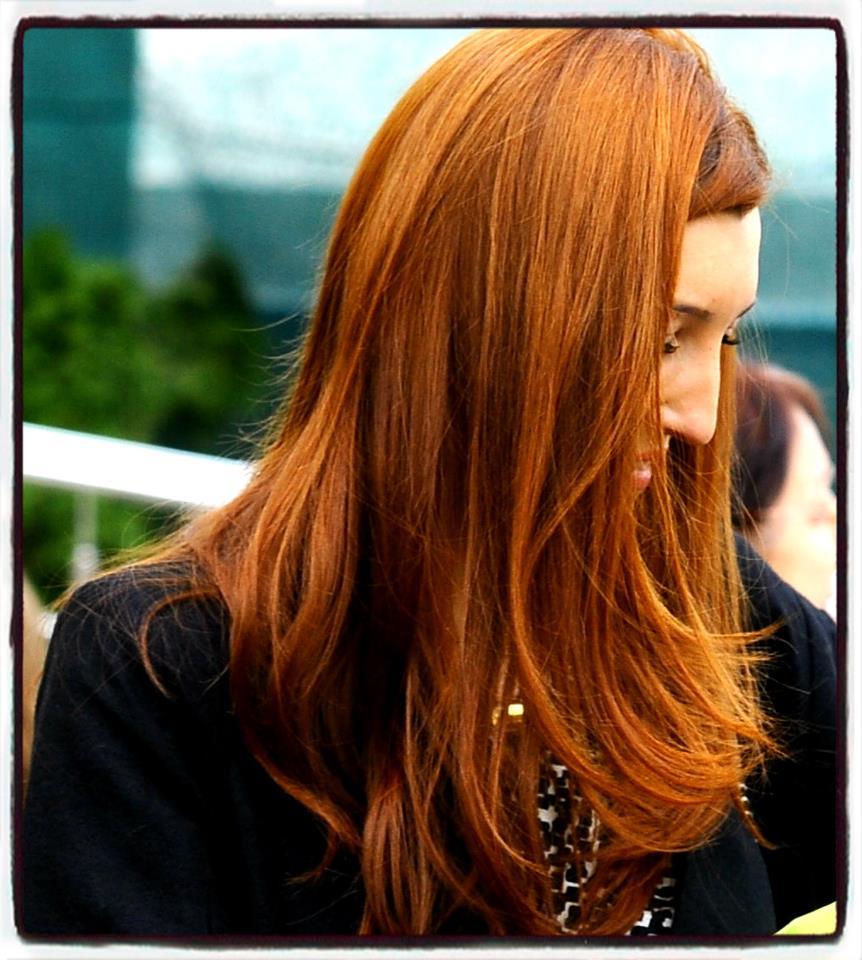 Lori, fata cu z&acirc;mbet molipsitor. Povestea Loredanei Darescu, t&acirc;năra din Colectiv care s-a stins &icirc;ntr-un spital din Germania