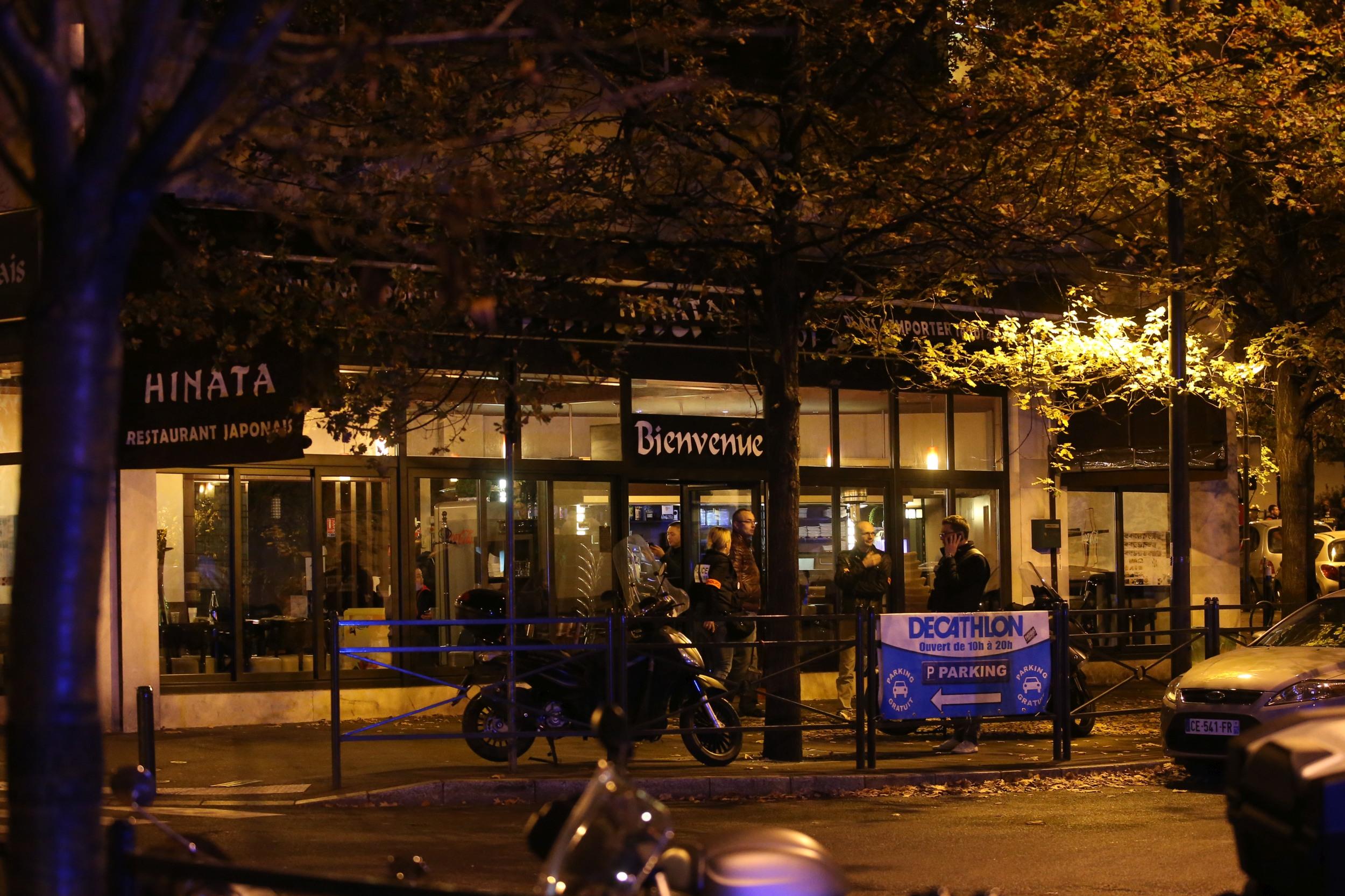 TEROARE LA PARIS. Butelii neexplodate găsite &icirc;n afara arenei &bdquo;Stade de France&rdquo;