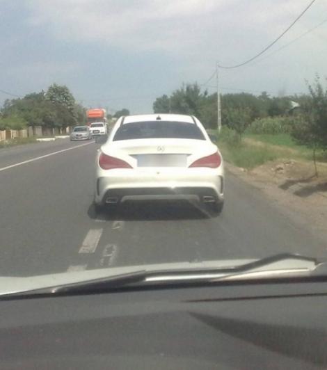 Foto! Şoferii din România au crezut că NU văd bine! Ce număr de înmatriculare şi-a pus o tânără la maşină