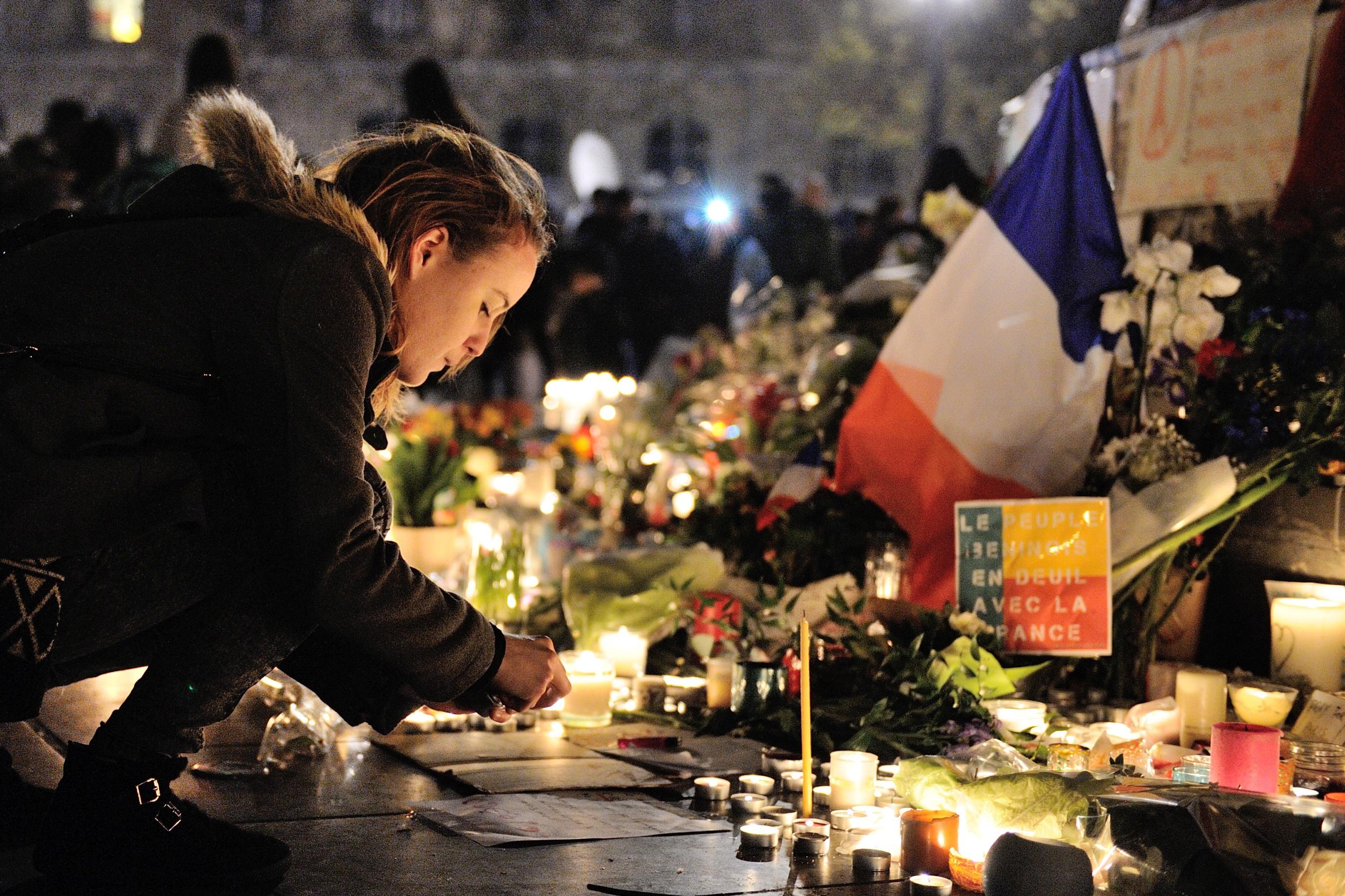 Moment emoționant &icirc;n memoria victimelor din Paris. Metropolitan Opera din New York și-a &icirc;ncheiat spectacolul inton&acirc;nd imnul Franței