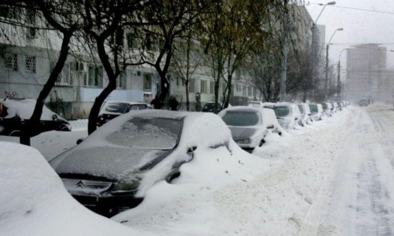 Decizie de ultimă oră! Ce se &icirc;nt&acirc;mplă cu maşinile parcate neregulamentar pe timpul iernii