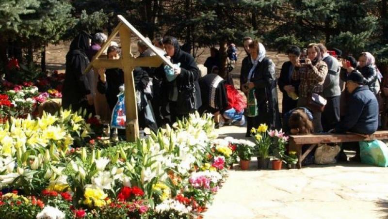 Veşti importante pentru cei care merg la mormântul lui Arsenie Boca! Lucrările efectuate la drumul spre mânăstirea Prislop nu afectează accesul pelerinilor