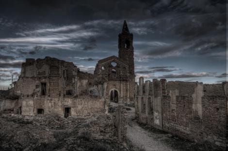BELCHITE, povestea orașului transformat în ruine. Dictatorul spaniol FRANCO a ordonat ca acestea să rămână intacte. 85 de ani de fantome
