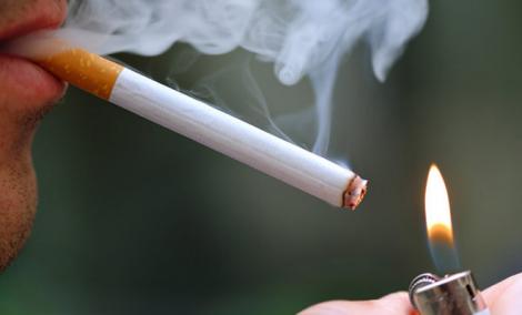 O petiţie importantă ia amploare pe Internet: "STOP fumatului în locuri publice închise!" a adunat peste 3000 de semnături în urma incendiului din clubul Colectiv
