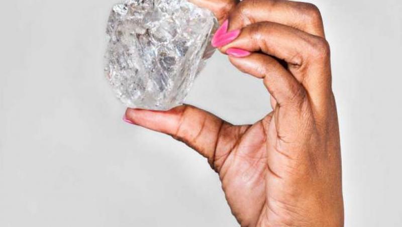 A fost descoperit cel mai valoros diamant din ultimul secol! Orice femeie şi-ar dori bijuteria mare cât o minge de tenis