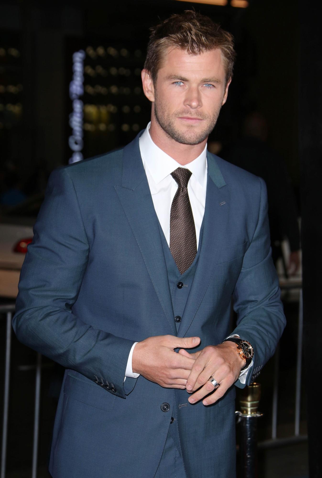 Transformare şocantă: Actorul Chris Hemsworth a slăbit dramatic pentru un rol! "Petrec mai mult timp g&acirc;ndindu-mă la m&acirc;ncare dec&acirc;t la orice altceva"