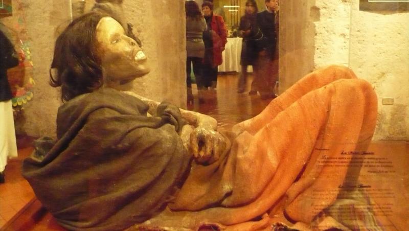 Juanita, fata lui Sapa Inca Pachacutec Inca Yupanqui, ucisă la 13 ani, a dormit cinci secole! A fost trezită în 1995!