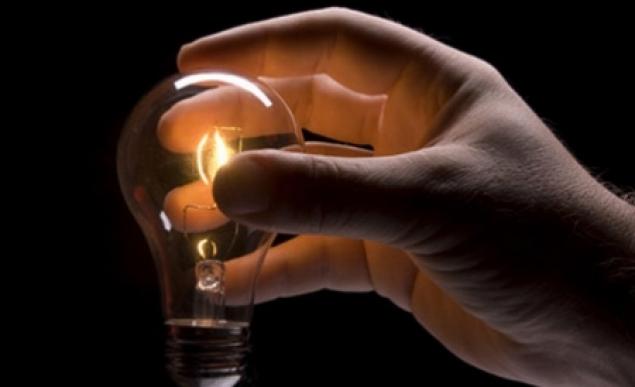 Veşti bune pentru rom&acirc;ni: Preţurile la curentul electric scad de la 1 ianuarie 2016